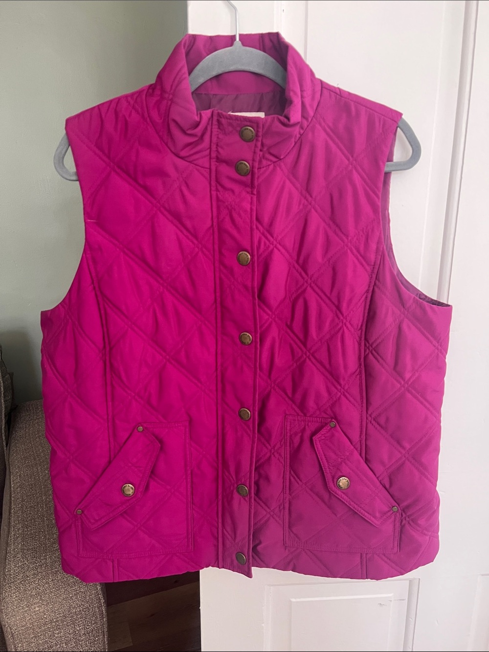 Jones NY Sport Quilted Vest Fuchsia zipper and snaps closure
